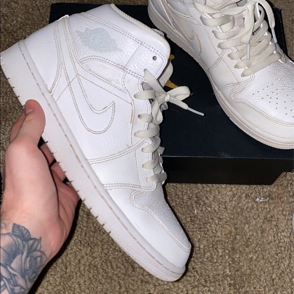 Jordan 1s MENS size 9 - Picture 1 of 6